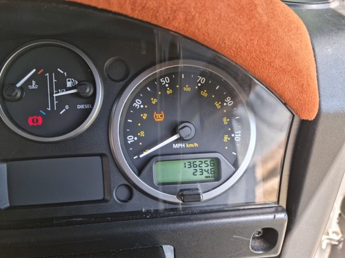 2012 Land Rover Defender 110 Hard Top Te koop (foto 34 van 115)