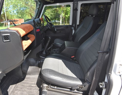2012 Land Rover Defender 110 Hard Top Te koop (foto 26 van 115)