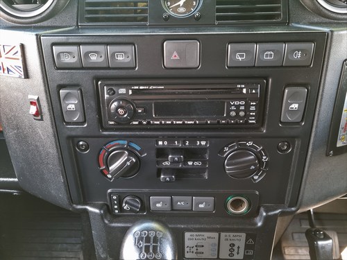 2012 Land Rover Defender 110 Hard Top Te koop (foto 37 van 115)