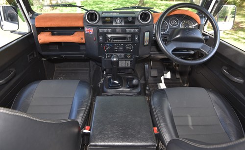 2012 Land Rover Defender 110 Hard Top Te koop (foto 25 van 115)