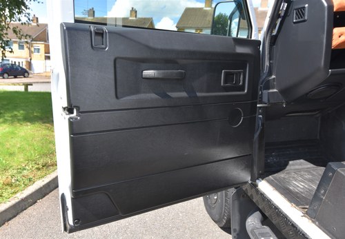 2012 Land Rover Defender 110 Hard Top Te koop (foto 49 van 115)