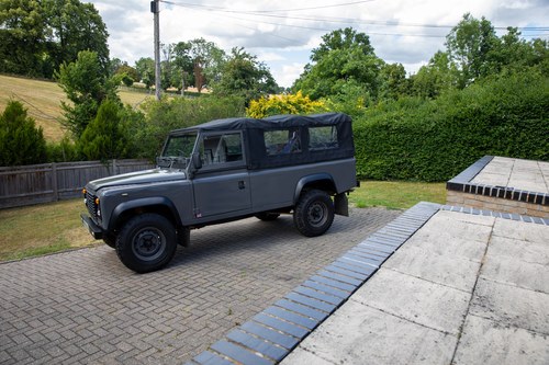 1989 Land Rover Defender 110 convertible For Sale (picture 7 of 146)