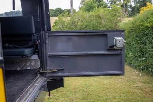 1989 Land Rover Defender 110 convertible For Sale (picture 27 of 146)