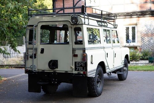 1970 Land Rover Series IIA 109” 12-seater Safari Station Wagon à vendre (picture 7 of 179)