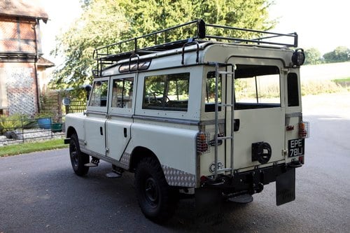 1970 Land Rover Series IIA 109” 12-seater Safari Station Wagon à vendre (picture 9 of 179)