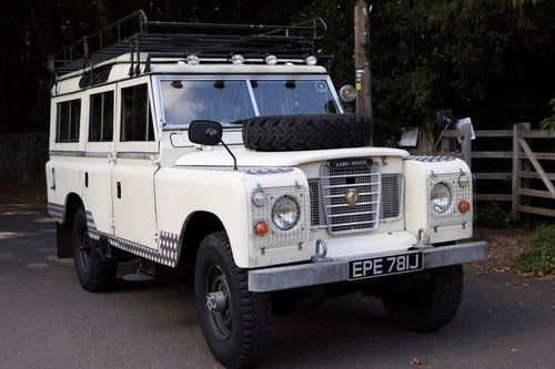 1970 Land Rover Series IIA 109” 12-seater Safari Station Wagon à vendre (picture 2 of 179)