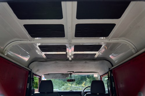 2001 Land Rover Defender 110 In vendita (immagine 60 di 141)