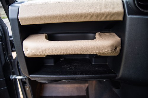 2015 Land Rover Defender 90 Td – Pick Up to Station Wagon Conversion till salu (bild 90 av 197)