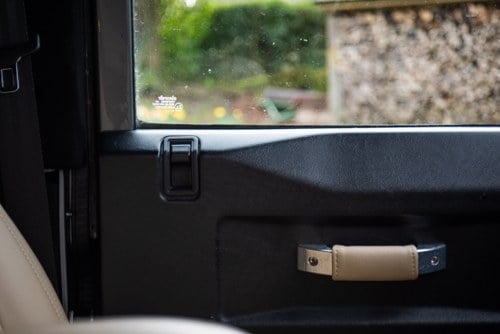 2015 Land Rover Defender 90 Td – Pick Up to Station Wagon Conversion till salu (bild 61 av 197)