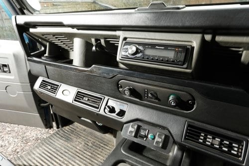 1998 Land Rover Defender 50th Anniversary Edition For Sale (picture 51 of 156)