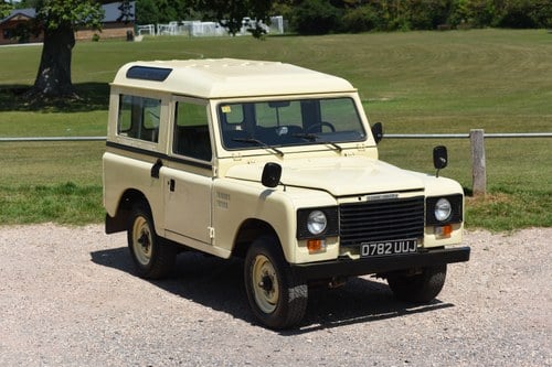 1986 Land Rover Santana Defender 88 (LHD) For Sale (picture 1 of 144)