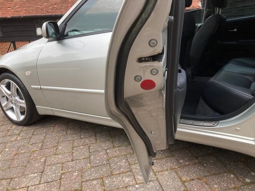 RESERVE LOWERED - 2002 Lexus IS300 SportCross Te koop (foto 104 van 123)