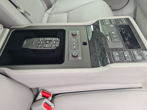 RESERVE LOWERED - Lexus LS 460 SEL In vendita (immagine 31 di 57)