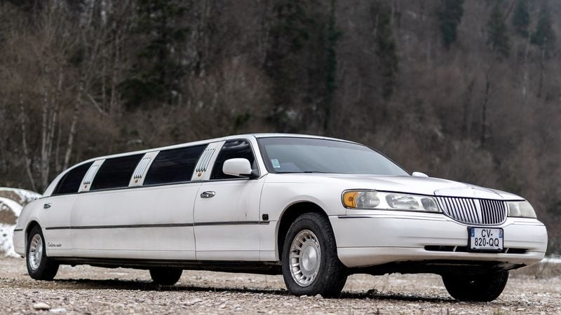 2000 Lincoln Town Car Limousine 9 Seater For Sale (picture 1 of 128)
