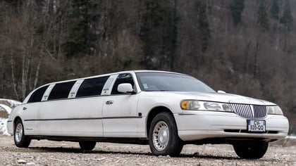 2000 Lincoln Town Car Limousine 9 Seater