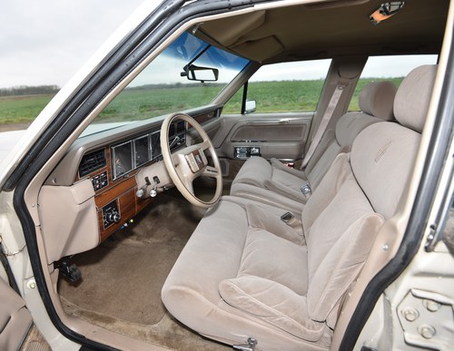 1988 Lincoln Town Car zum Verkauf (Bild 21 von 119)