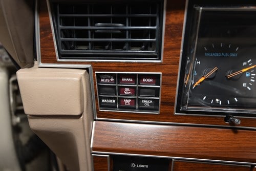 1988 Lincoln Town Car zum Verkauf (Bild 28 von 119)