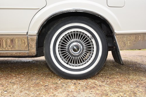 1988 Lincoln Town Car zum Verkauf (Bild 18 von 119)