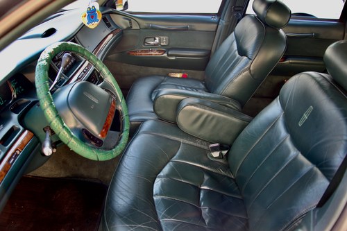 NO RESERVE - 1995 Lincoln Town Car In vendita (immagine 35 di 143)