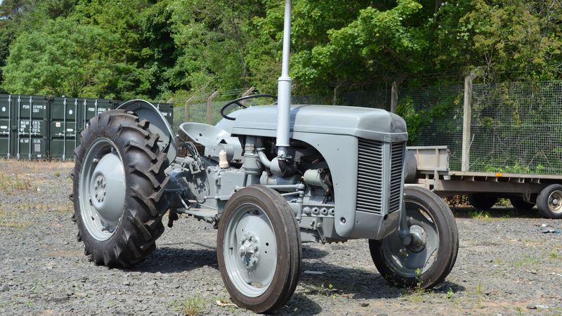 RESERVE LOWERED -1956 Ferguson TEF 20 Tractor In vendita (immagine 1 di 51)