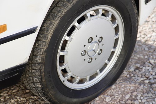 NO RESERVE - 1988 Mercedes-Benz 190 In vendita (immagine 27 di 94)