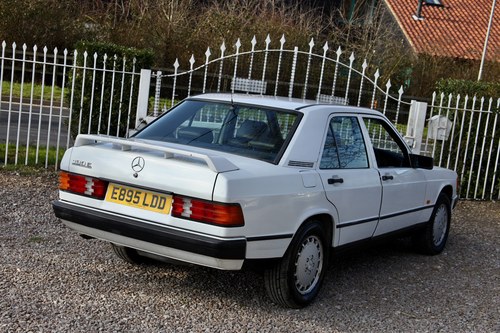 NO RESERVE - 1988 Mercedes-Benz 190 In vendita (immagine 17 di 94)