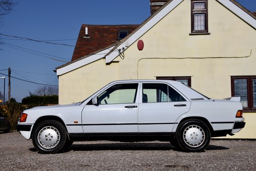 NO RESERVE - 1988 Mercedes-Benz 190 In vendita (immagine 12 di 94)