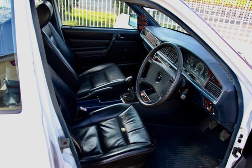 NO RESERVE - 1988 Mercedes-Benz 190 In vendita (immagine 32 di 94)