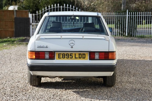 NO RESERVE - 1988 Mercedes-Benz 190 In vendita (immagine 14 di 94)