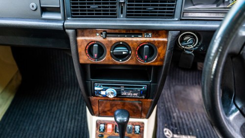 1993 Mercedes-Benz 190E 2.0 Te koop (foto 27 van 139)