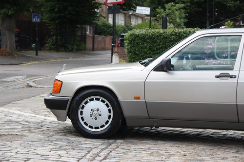 NO RESERVE - 1989 Mercedes-Benz 190e 2.6 à vendre (picture 13 of 96)