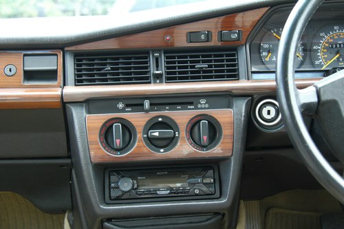 NO RESERVE - 1989 Mercedes-Benz 190e 2.6 à vendre (picture 35 of 96)