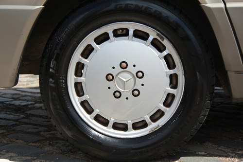 NO RESERVE - 1989 Mercedes-Benz 190e 2.6 à vendre (picture 15 of 96)