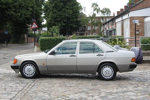NO RESERVE - 1989 Mercedes-Benz 190e 2.6 à vendre (picture 10 of 96)