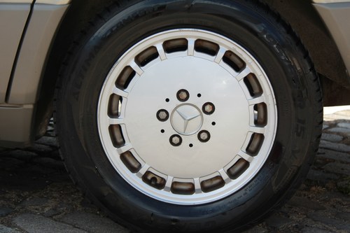 NO RESERVE - 1989 Mercedes-Benz 190e 2.6 à vendre (picture 16 of 96)