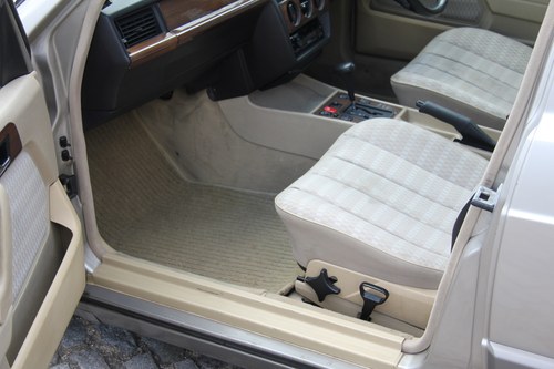 NO RESERVE - 1989 Mercedes-Benz 190e 2.6 à vendre (picture 37 of 96)