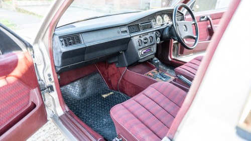1990 Mercedes-Benz W201 190E 2.0 In vendita (immagine 45 di 162)