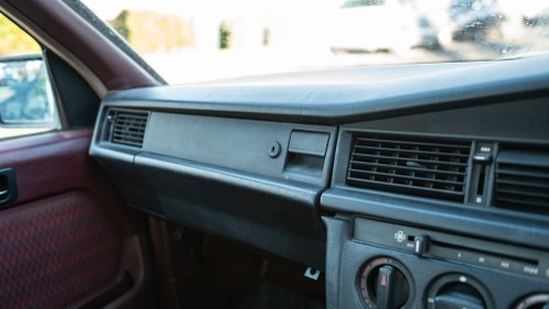 1990 Mercedes-Benz W201 190E 2.0 In vendita (immagine 22 di 162)