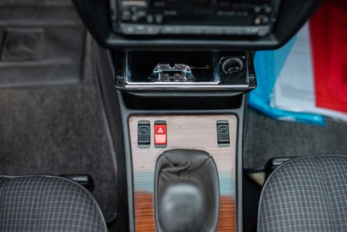 NO RESERVE - 1987 Mercedes-Benz 190E In vendita (immagine 60 di 175)