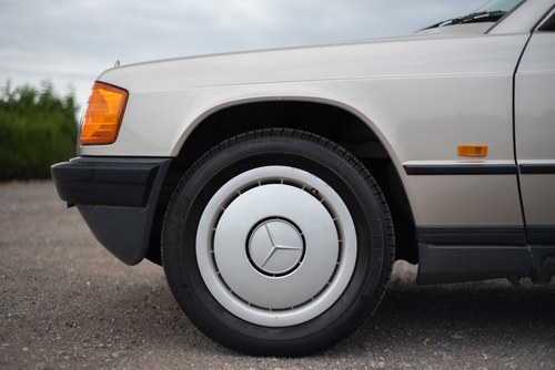 NO RESERVE - 1987 Mercedes-Benz 190E In vendita (immagine 19 di 175)