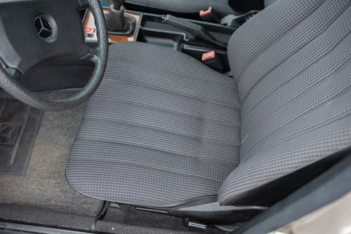 NO RESERVE - 1987 Mercedes-Benz 190E In vendita (immagine 28 di 175)