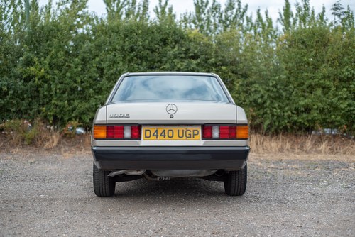 NO RESERVE - 1987 Mercedes-Benz 190E In vendita (immagine 14 di 175)