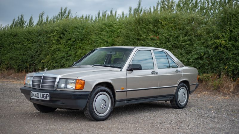 NO RESERVE - 1987 Mercedes-Benz 190E In vendita (immagine 1 di 175)