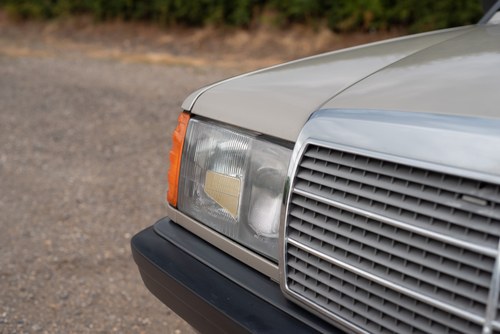 NO RESERVE - 1987 Mercedes-Benz 190E In vendita (immagine 104 di 175)