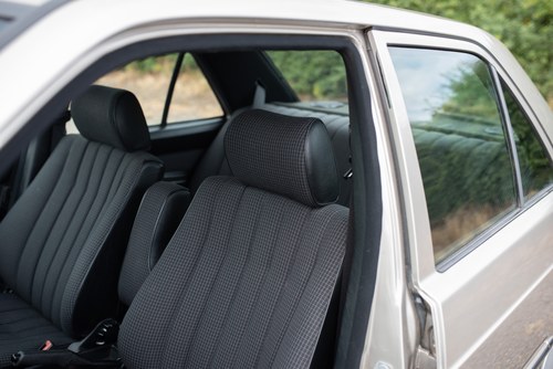 NO RESERVE - 1987 Mercedes-Benz 190E In vendita (immagine 30 di 175)