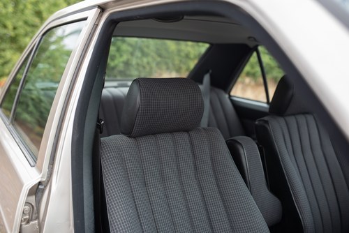 NO RESERVE - 1987 Mercedes-Benz 190E In vendita (immagine 35 di 175)