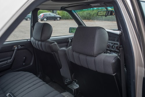 NO RESERVE - 1987 Mercedes-Benz 190E In vendita (immagine 92 di 175)