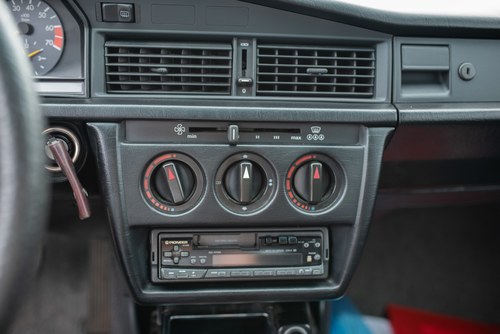 NO RESERVE - 1987 Mercedes-Benz 190E In vendita (immagine 47 di 175)