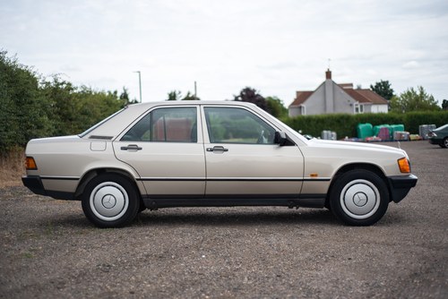 NO RESERVE - 1987 Mercedes-Benz 190E In vendita (immagine 9 di 175)