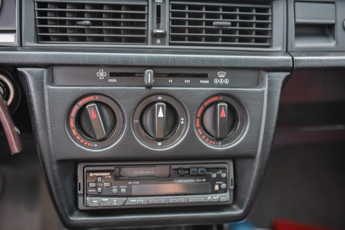 NO RESERVE - 1987 Mercedes-Benz 190E In vendita (immagine 49 di 175)